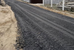 дорога из асфальтовой крошки