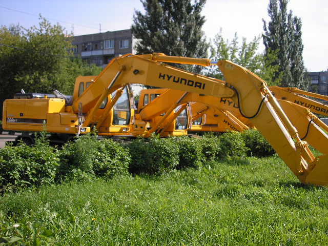 колёсные и гусеничные экскаваторы