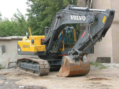 аренда экскаватор "VOLVO" - объем ковша - 1,75 куб. м, глубина копания - 7 м